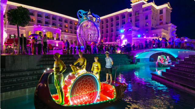 Land Of Legends Pool Show & Shopping in Belek